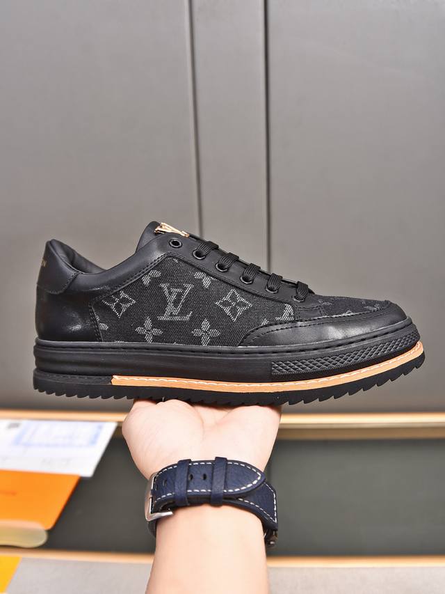 新品 商品商标：Lv* 路易威* 休闲鞋 正码码数: 38-44 可订做45 商品材料：鞋面1:1材质羊皮里，橡胶耐磨大底。